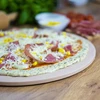 Pietra per pizza con manico e coltello, in cordierite, rotonda 33 cm - 10 