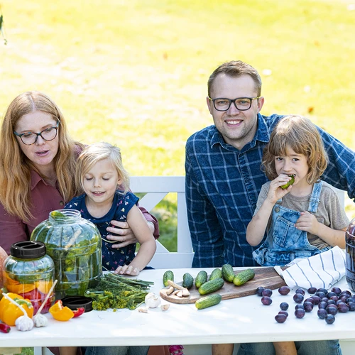 Barattolo infrangibile e multifunzione con tappo nero a vite, 8 L - 5