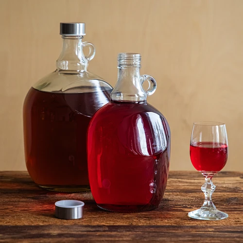 Damigiana Dama 1,5 L con tappo a vite in metallo Ø 43 mm e manico - 6