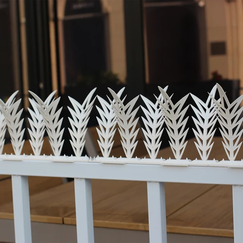 Strisce con punte dissuasorie per uccelli, decorative, bianche - in materiale plastico, 6 pezzi - 10