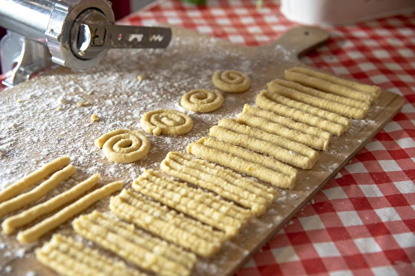 Biscotti con la macchina per la carne