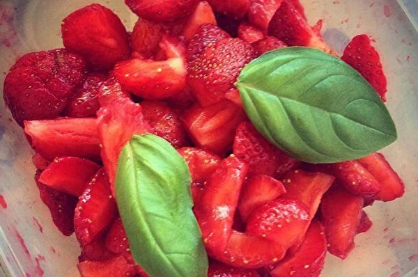 Confettura di fragole al basilico