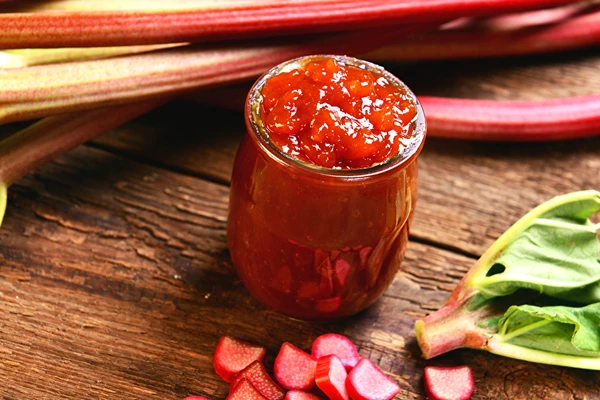 Confettura di rabarbaro