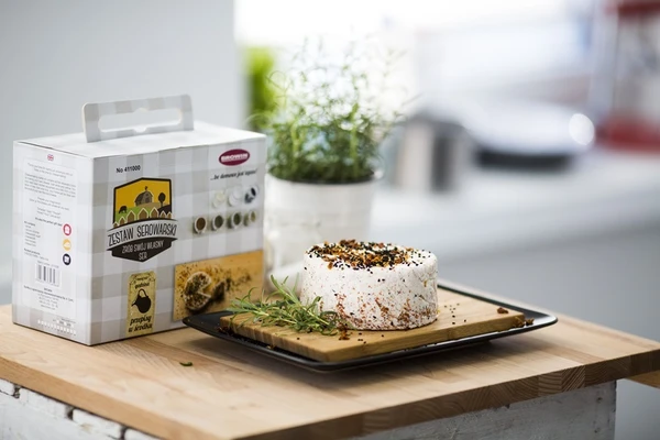 Formaggio stile koryciński con pomodori