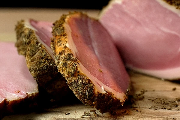 Lonza di maiale affumicata alle erbe