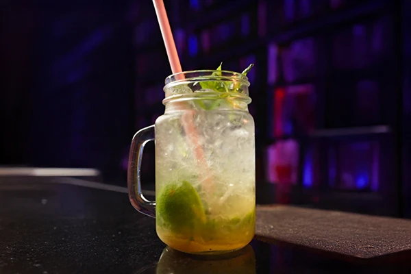 Nojito - orzeźwiający, bezalkoholowy drink z limonką i miętą