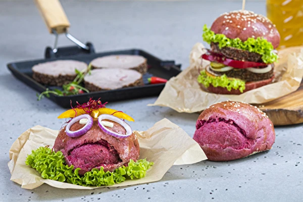 Panini rossi alla barbabietola