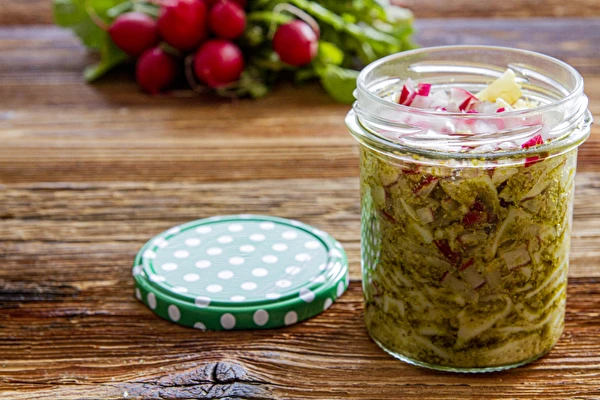 Pesto z liści rzodkiewki