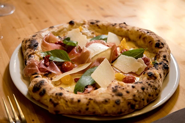 Pizza napoletana dal barbecue a gas