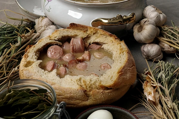 Żurek tradizionale alla vecchia maniera polacca