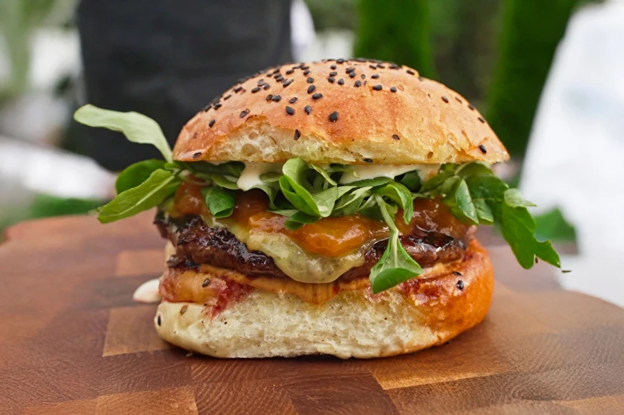 Browin Przepiśnik - Burger con confettura di pesche – prova questo abbinamento