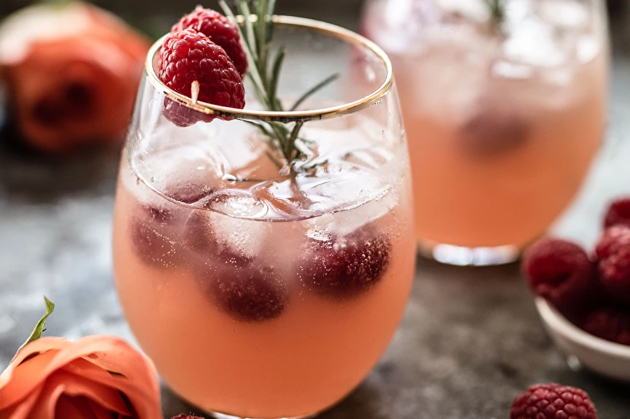 Browin Przepiśnik - Vino di lamponi fatto in casa - semi-dolce